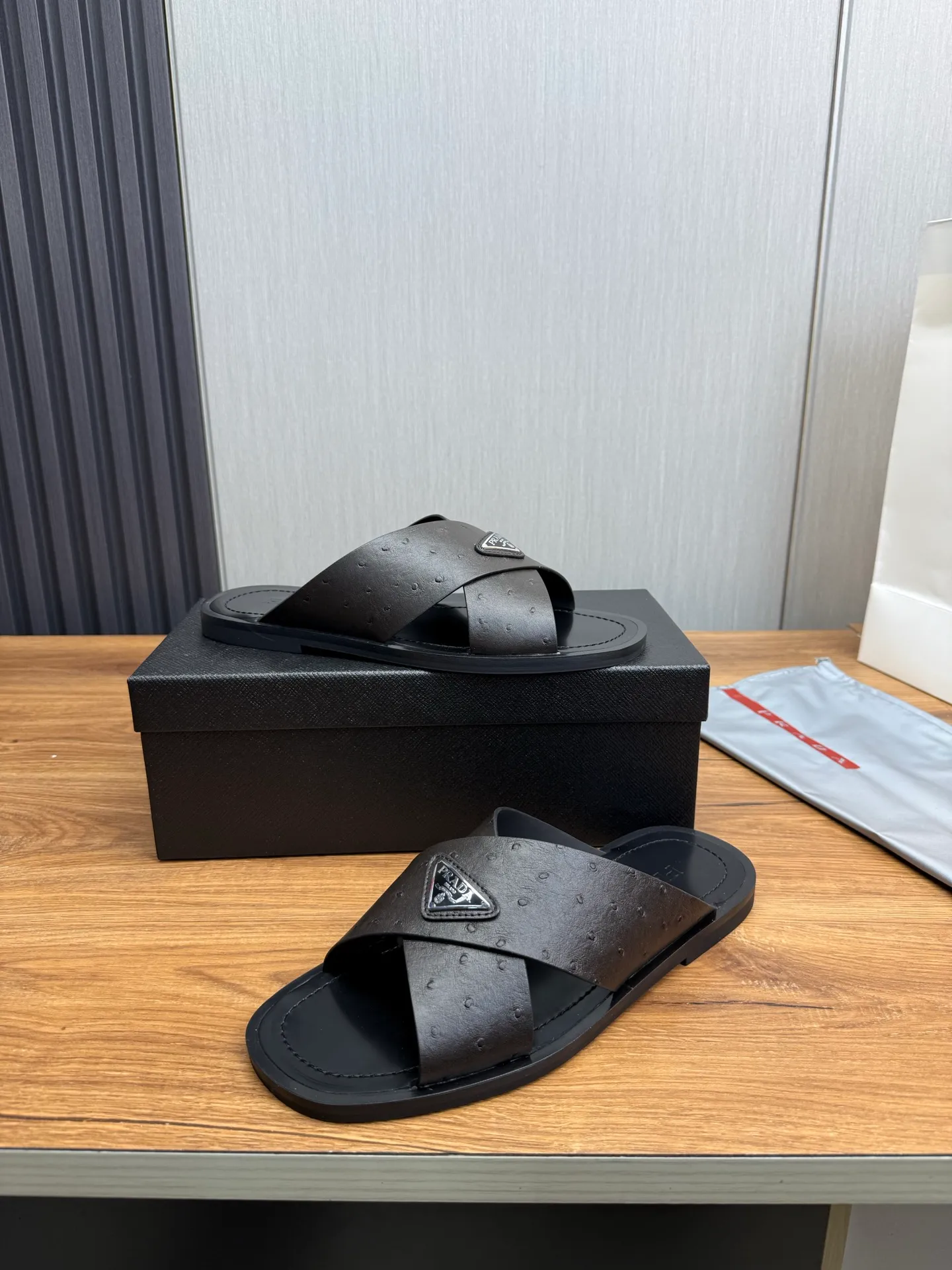 Factory price 340💰 ＰＲＡＤＡPrada - popular men's slippers hot sale 🔥 🩴Official website one to one production 38-45 sizes 45 46 🉑️Customized!